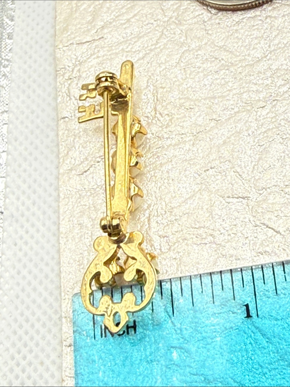 Gold-tone Pearl Key Brooch pin bat brooch lock key heart royal whimsical - Picture 7 of 9